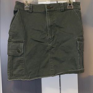 Green mini skirt. Size S
